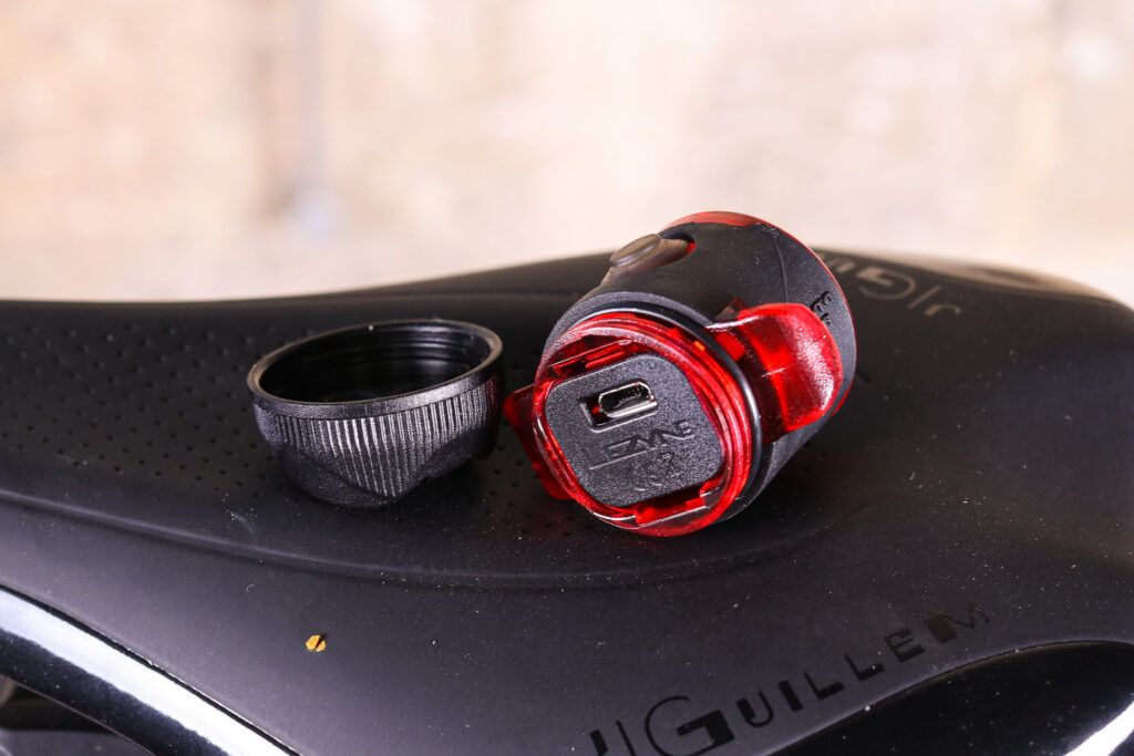 Lezyne Femto Drive Pair – USB port.jpg