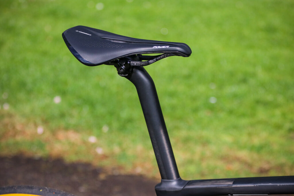 Specialized Roubaix – saddle and post.jpg