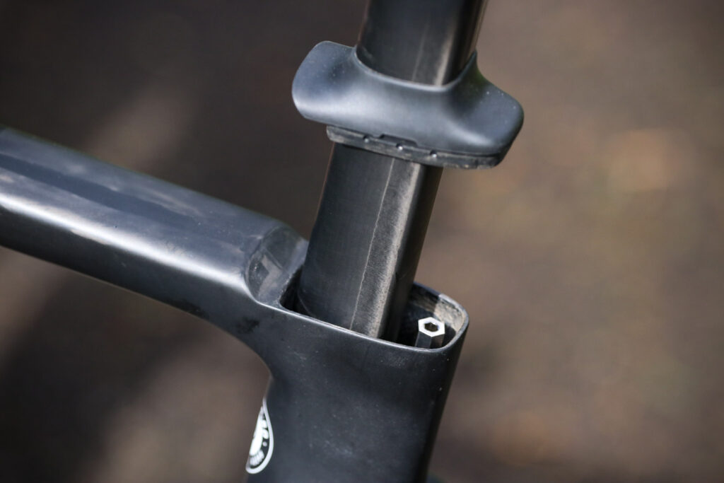 Specialized Roubaix – seat post bolt.jpg