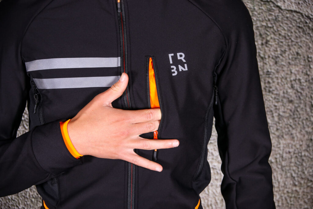 Triban Winter Jacket RC500 – chest pocket.jpg