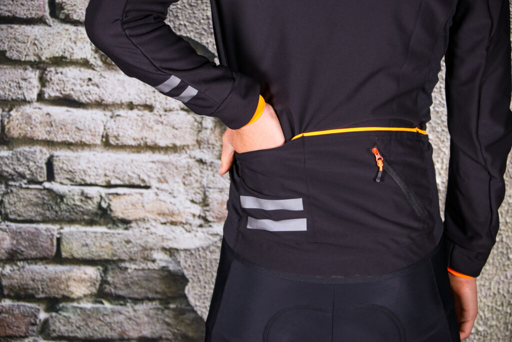 Triban Winter Jacket RC500 – pockets.jpg