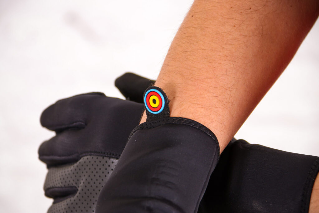 Bioracer Glove One Tempest Pixel Protect – logo tab.jpg