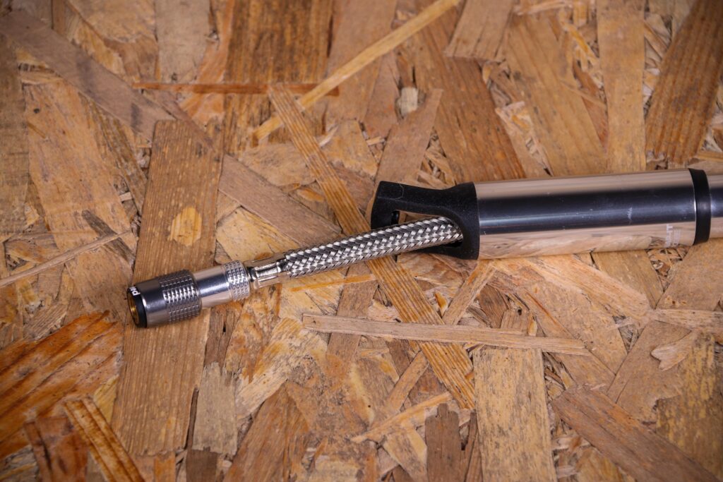 Birzman Infinite Apogee Road Silver with CO2 – hose.jpg