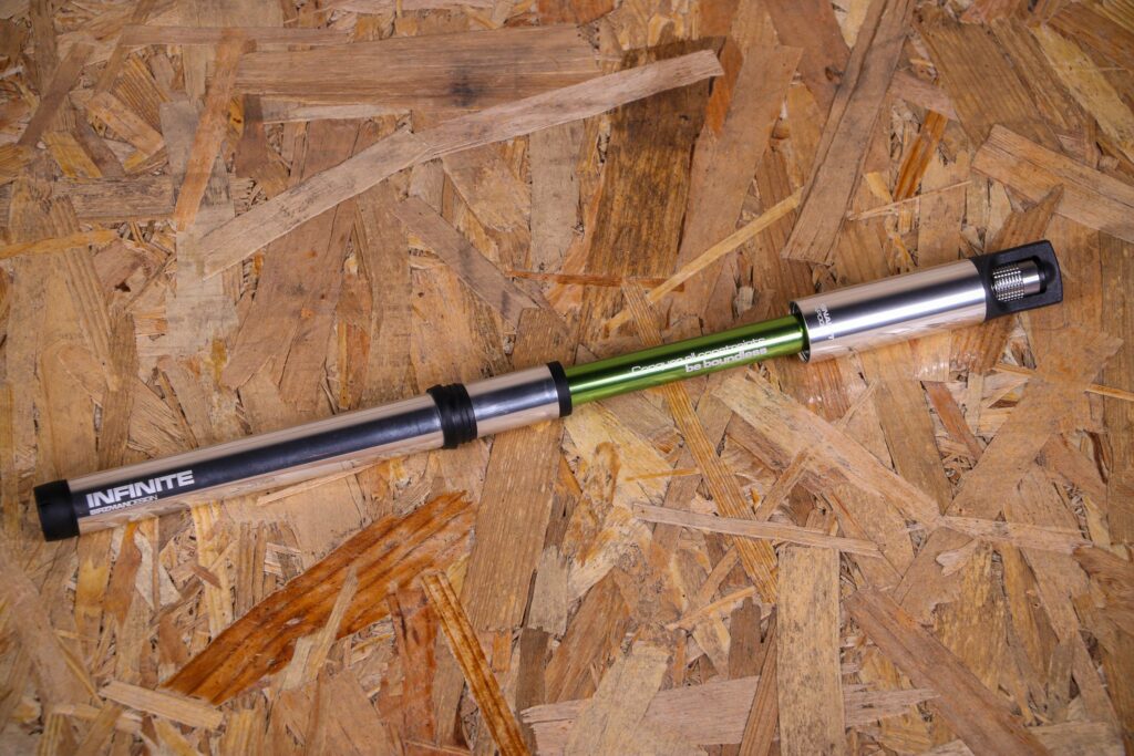 Birzman Infinite Apogee Road Silver with CO2 – pump extended.jpg