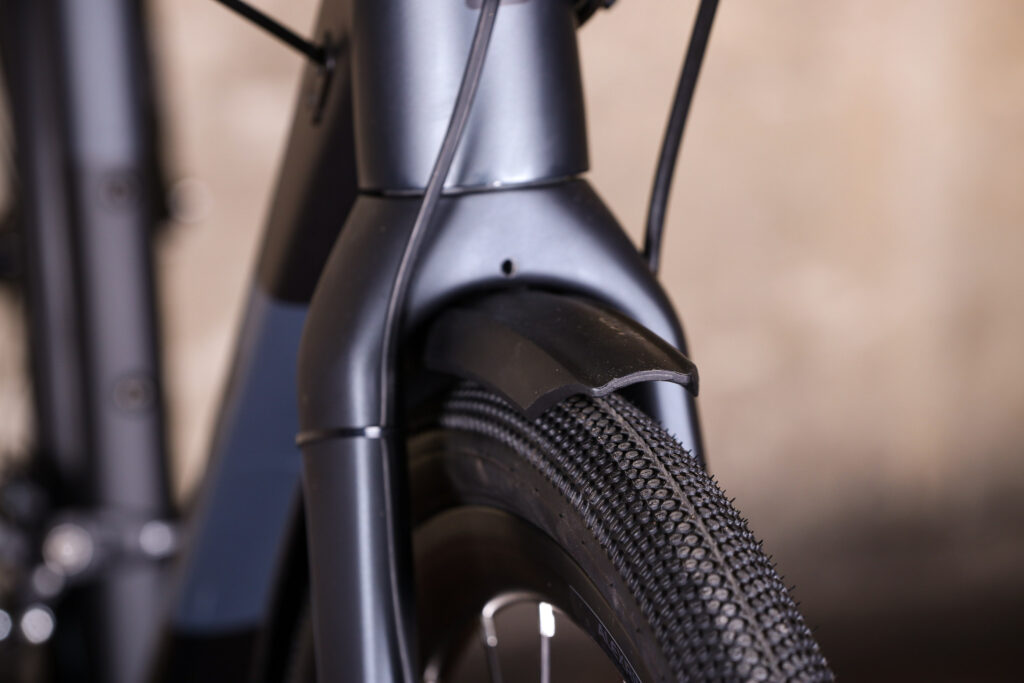 Cube Nuroad FE – front guard 2.jpg