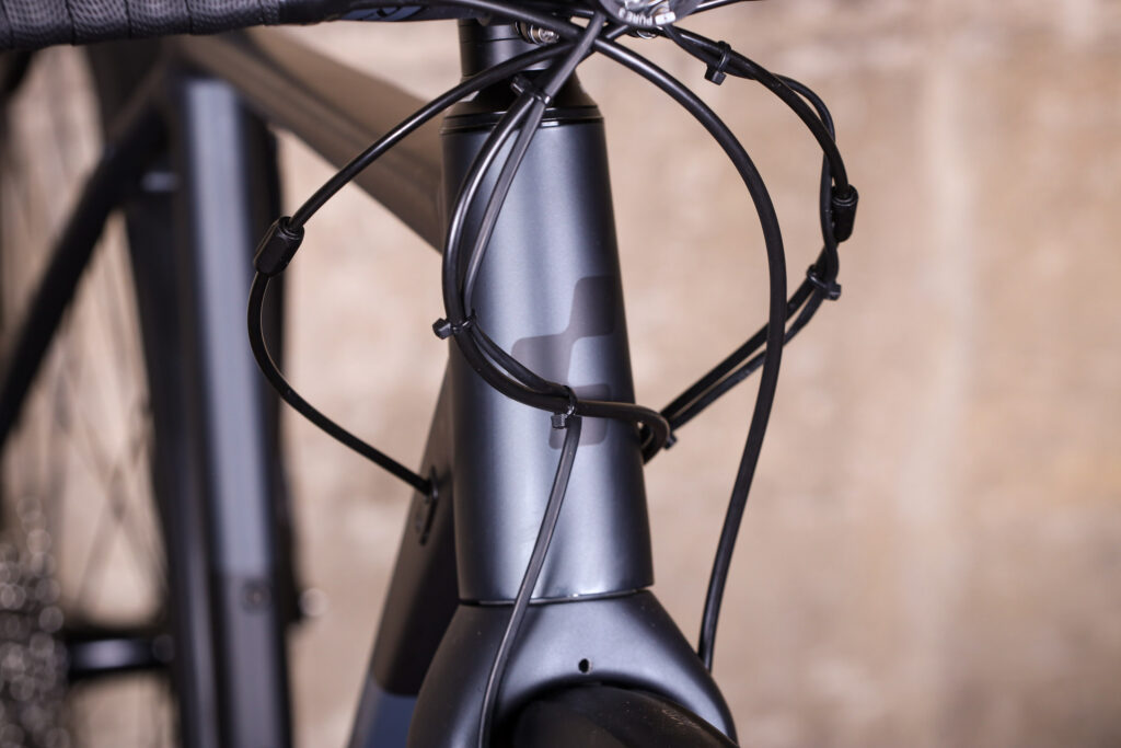 Cube Nuroad FE – head tube badge.jpg