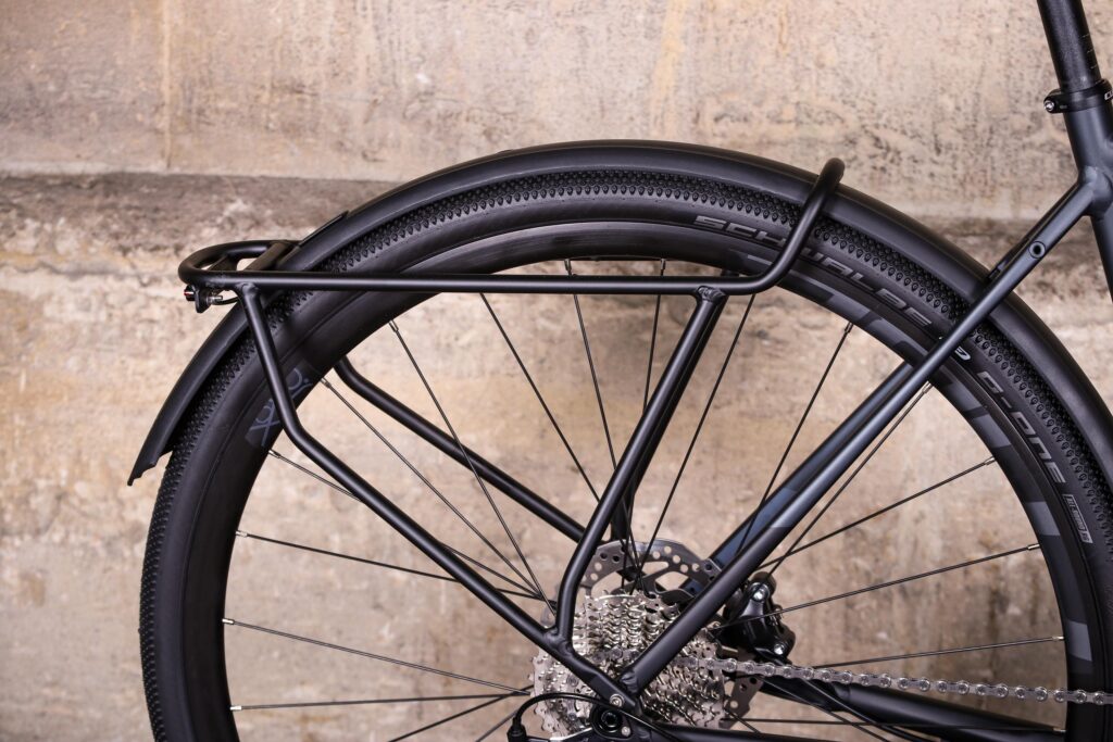 Cube Nuroad FE – rear guard and rack.jpg