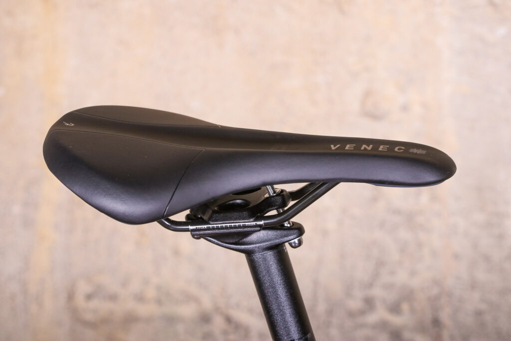 Cube Nuroad FE – saddle.jpg