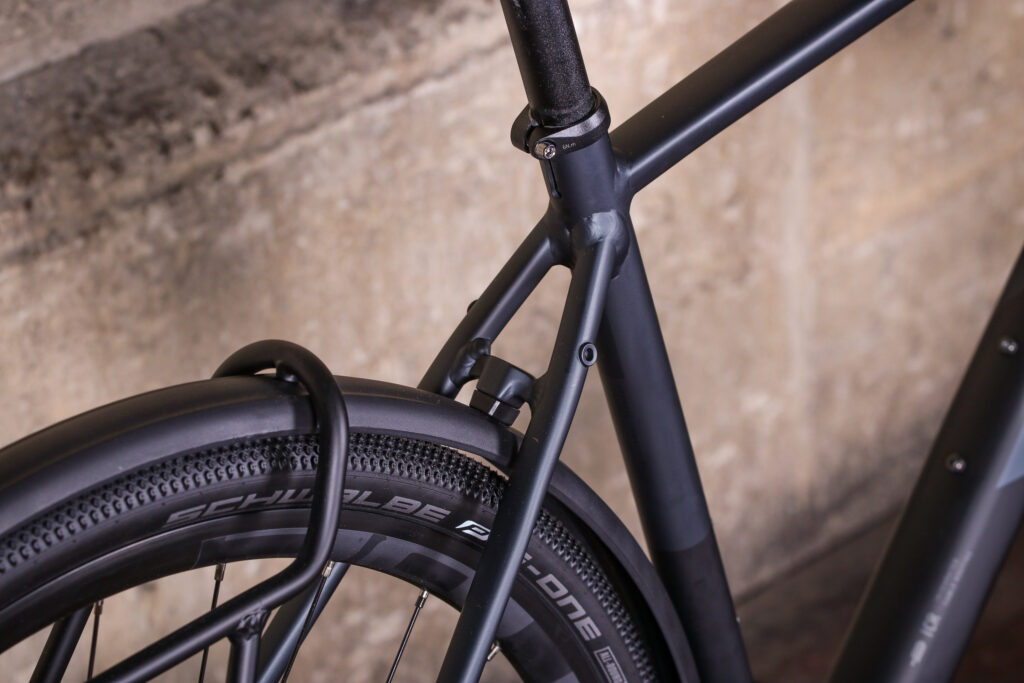 Cube Nuroad FE – seat stays.jpg