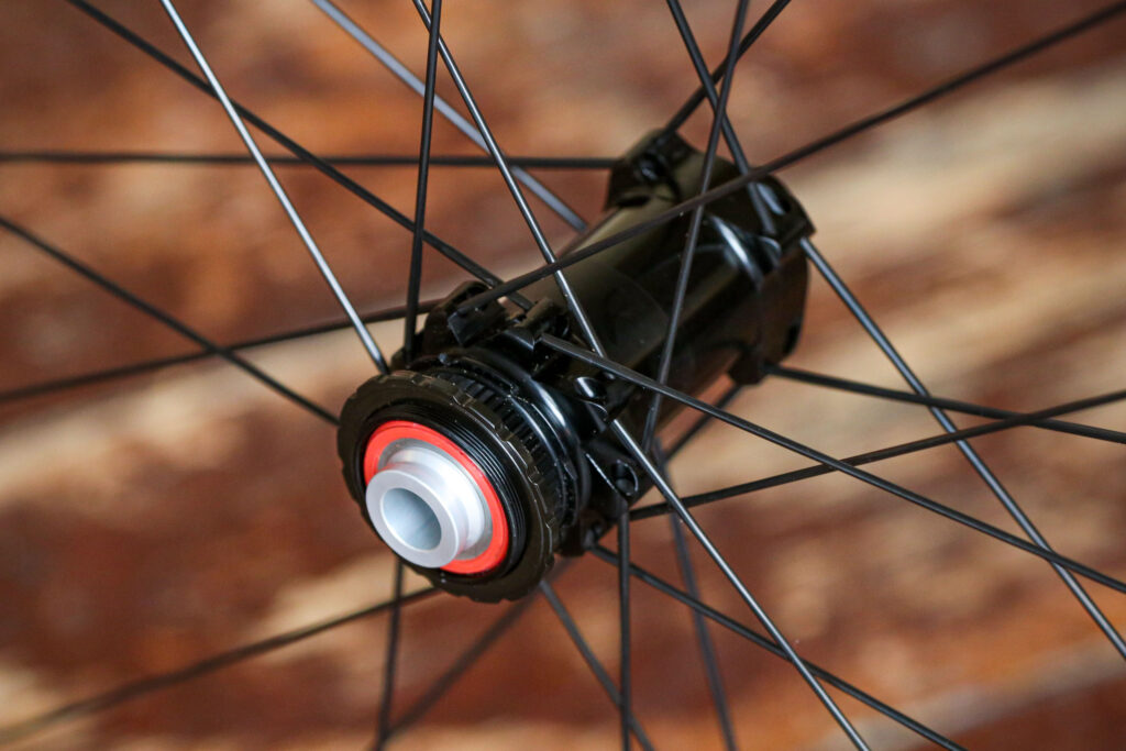 Fulcrum Wind 40 Disc Brake Wheels – front hub.jpg