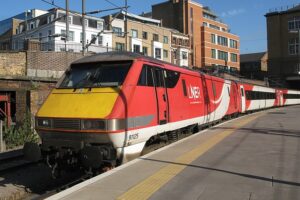 LNER class 225 train, licensed CC BY-SA 4.0 by Geof Sheppard on Wikimeida Commons