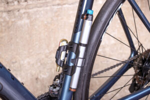 Blackburn Core C02'Fer Mini Pump - on bike.jpg