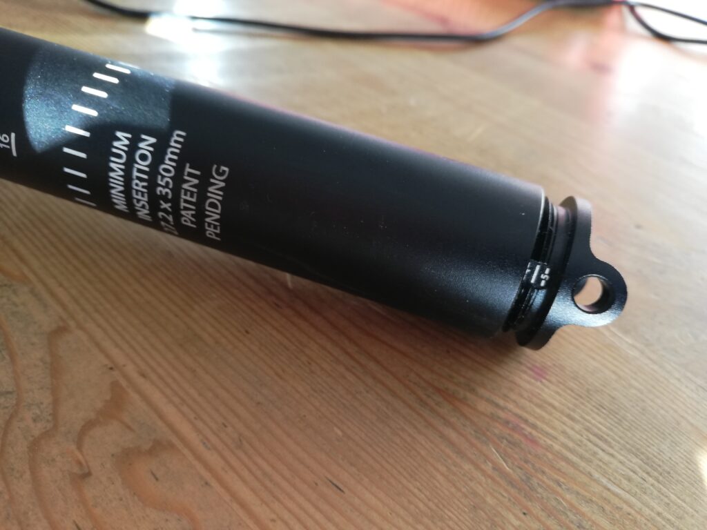 Redshift_ShockStop_Suspension_Seatpost_Preload_Dial.jpg