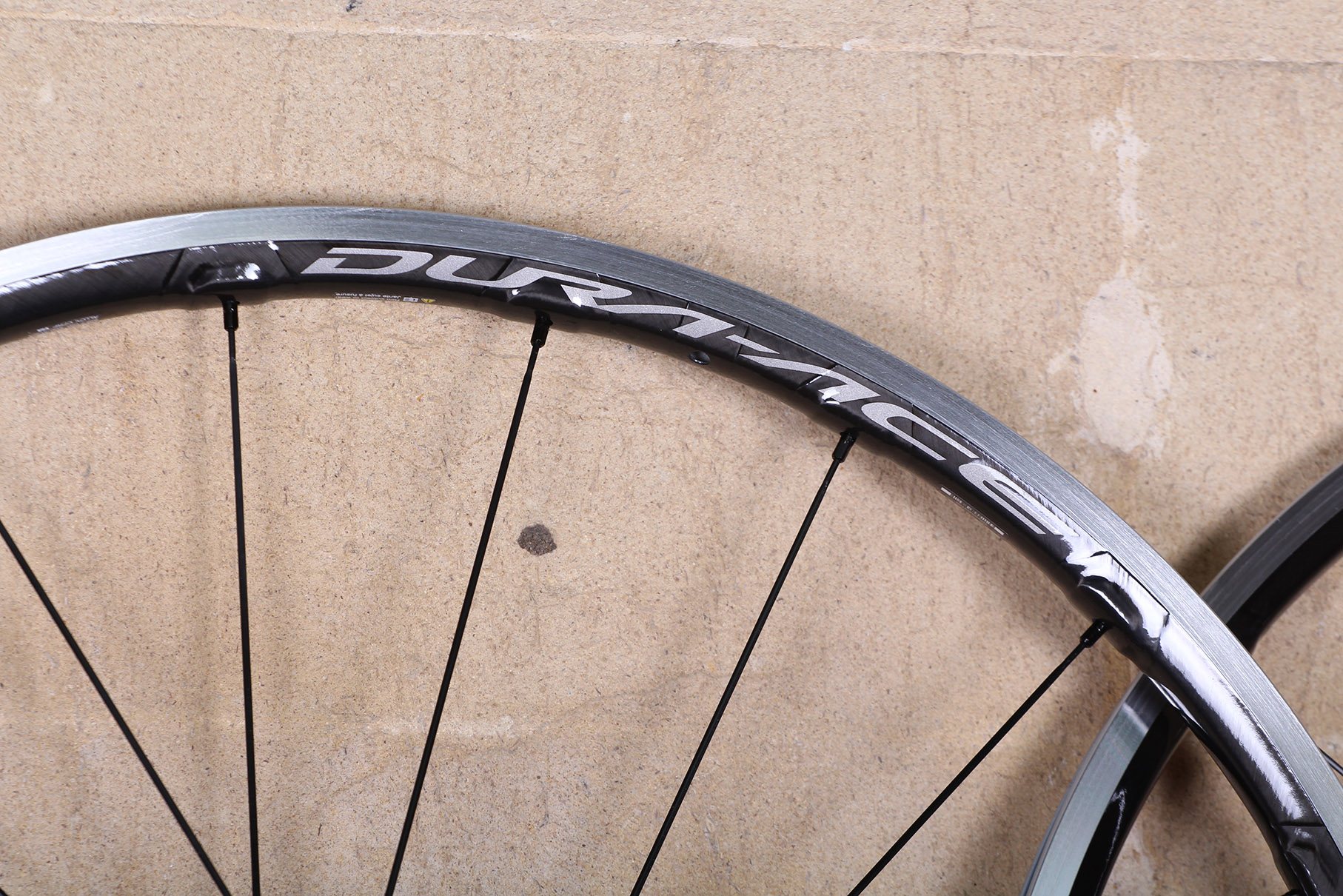 Shimano Dura Ace C24 Carbon Clincher wheelset &ndash; rim detail