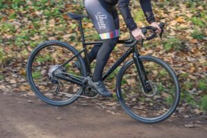 Specialized Diverge Comp E5 - riding 1.jpg