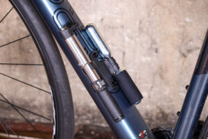 Birzman Sheath Apogee Hand Pump - on bike.jpg