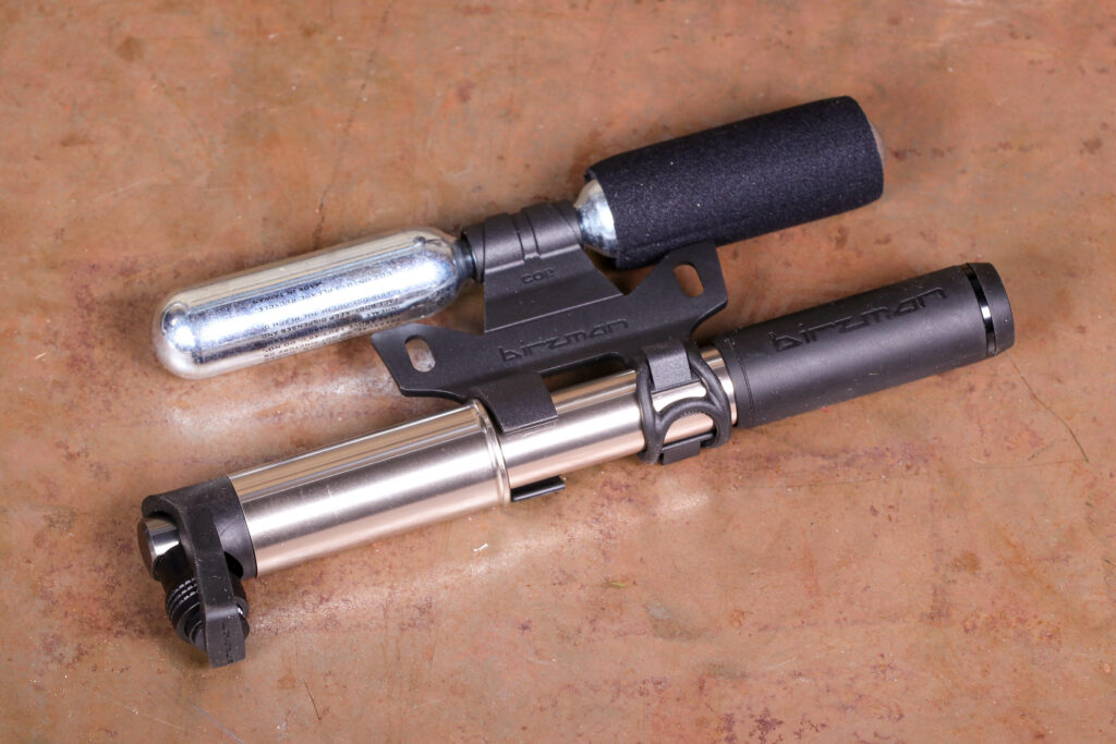 Birzman Sheath Apogee Hand Pump – set.jpg