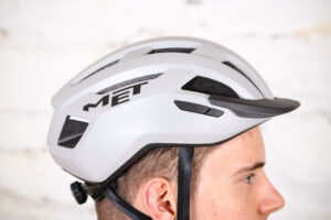 MET All Road helmet – side 2.jpg