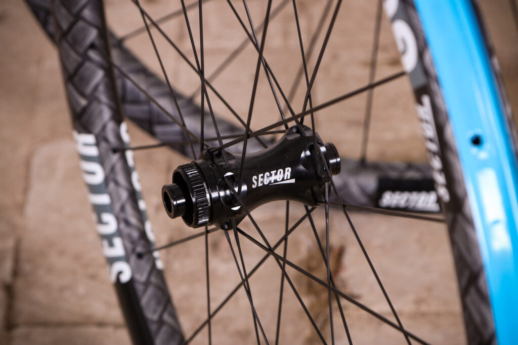 Sector GCI Wheelset 700C XD – front hub.jpg