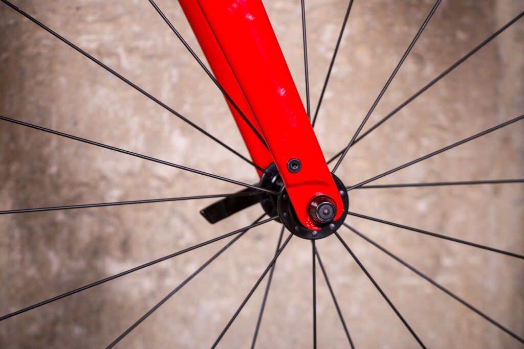 Specialized Allez – front drop out.jpg