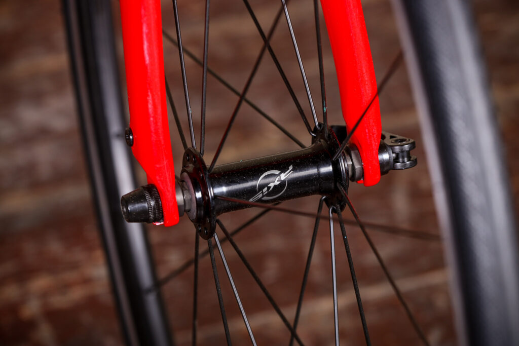 Specialized Allez – front hub 2.jpg
