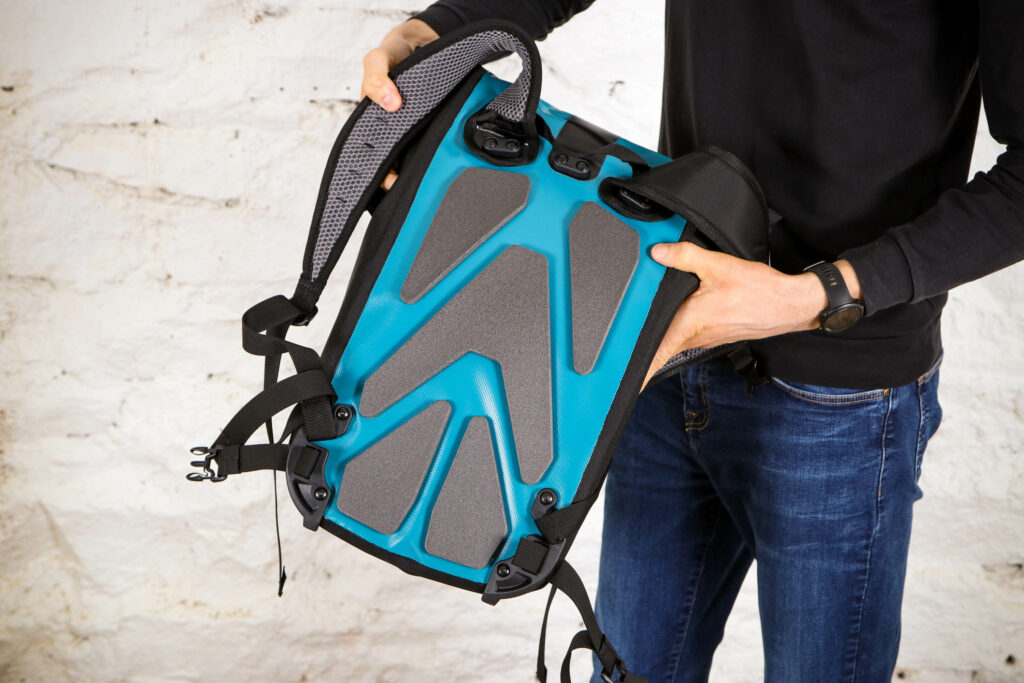 2020 Ortlieb Velocity 17L backpack – back padding.jpg