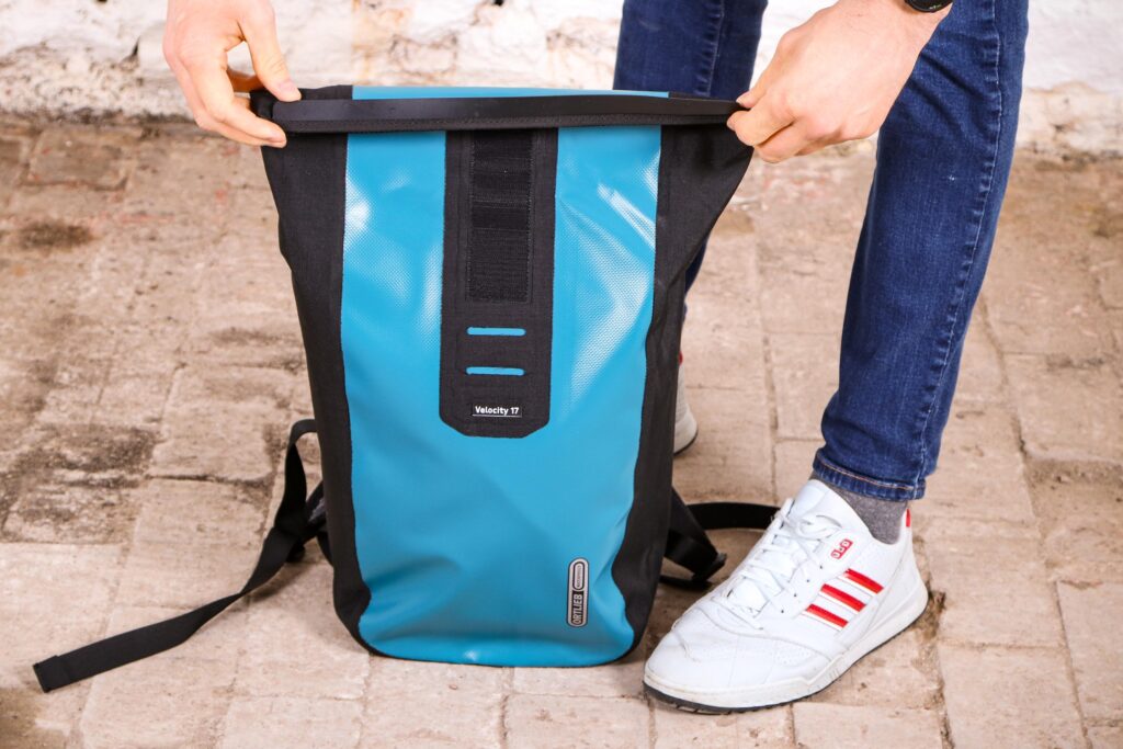 2020 Ortlieb Velocity 17L backpack – roll top undoing.jpg