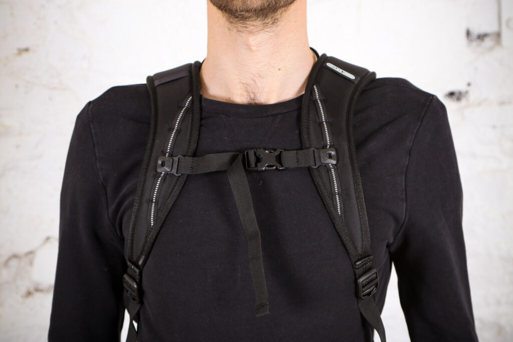 2020 Ortlieb Velocity 17L backpack – straps.jpg