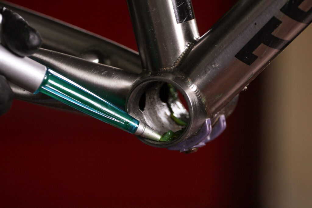How to fit a crankset 01