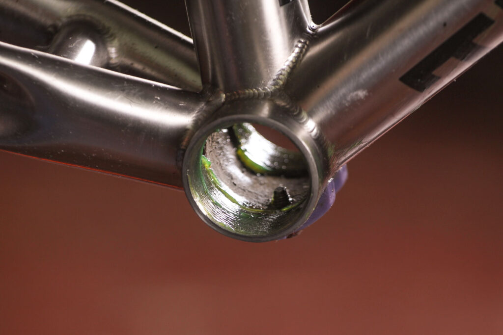 How to fit a crankset 02