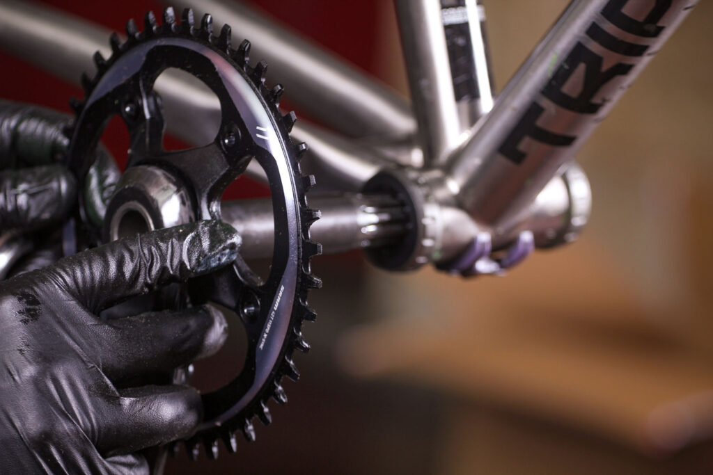How to fit a crankset 09