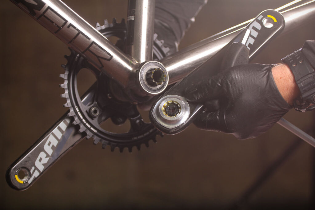 How to fit a crankset 12
