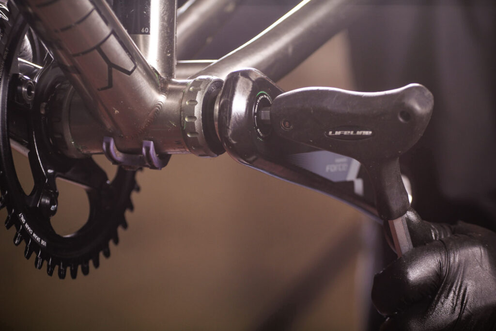 How to fit a crankset 14