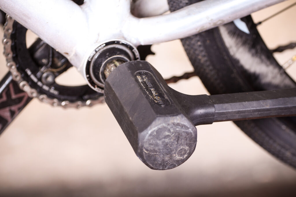 How to remove pressfit bottom bracket bearings 04