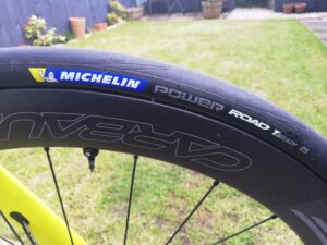 Michelin_Power_Road_Tubeless_Fitted_2.jpg