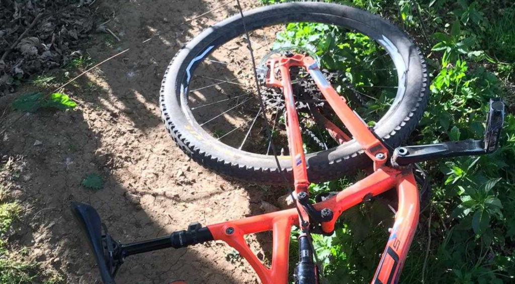 Wetherby wire on path (via West Yorkshire Police).PNG