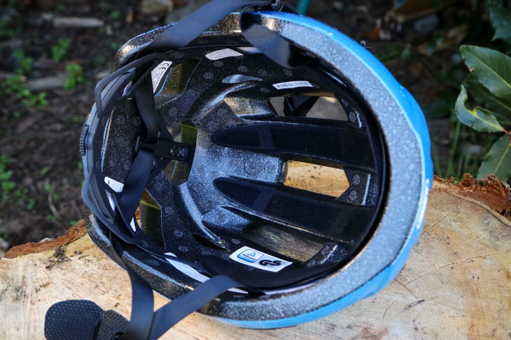2020 Abus Macator Road Helmet – inside.jpg