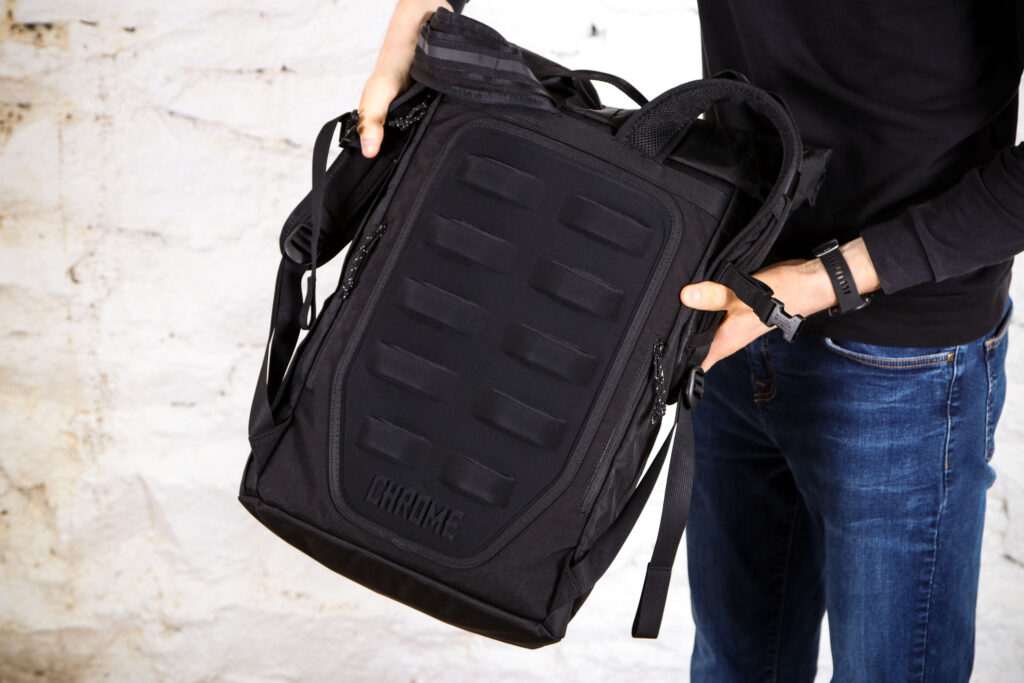 2020 Chrome Blckchrm 22X Yalta 3.0 backpack – back padding.jpg