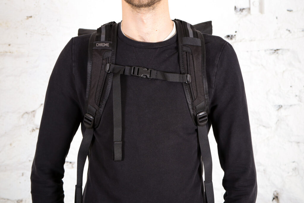 2020 Chrome Blckchrm 22X Yalta 3.0 backpack – straps.jpg