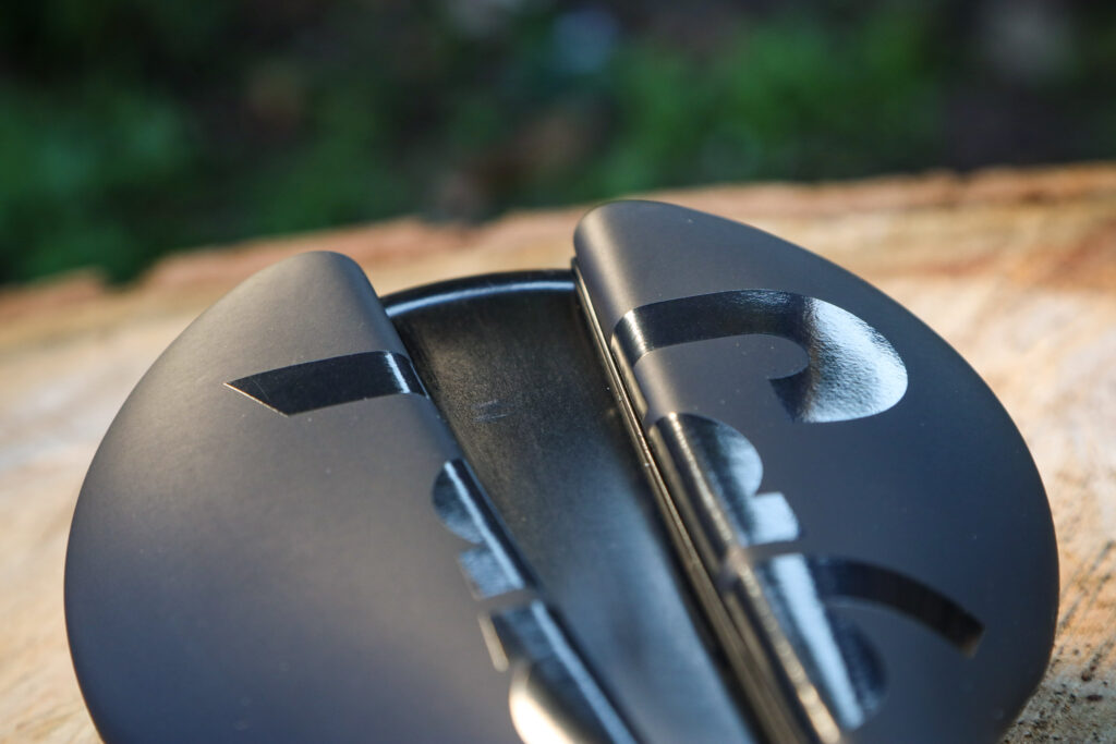 2020 Fabric Line Race Shallow saddle – detail.jpg