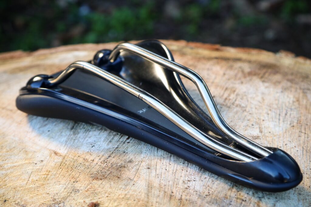 2020 Fabric Line Race Shallow saddle – underside.jpg