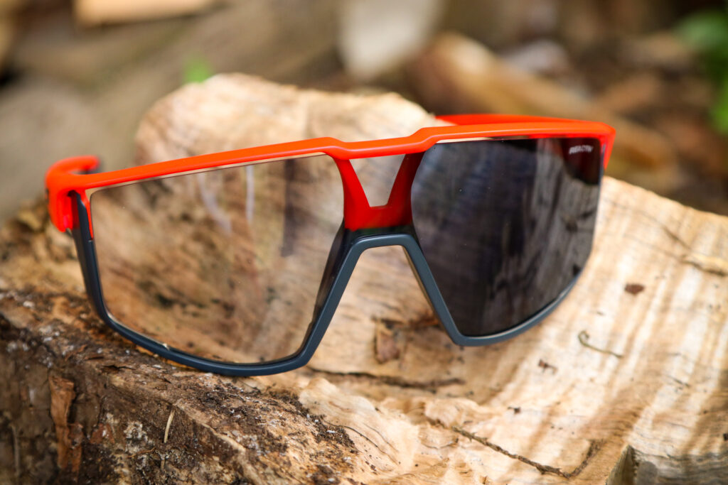2020 Julbo Fury Reactiv photocromic glasses – lens changing.jpg