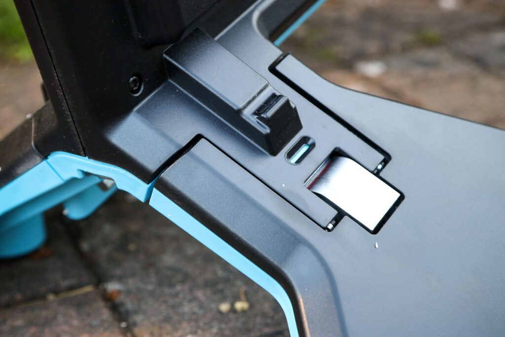 2020 Tacx Neo 2T Smart trainer – folding mechanism.jpg