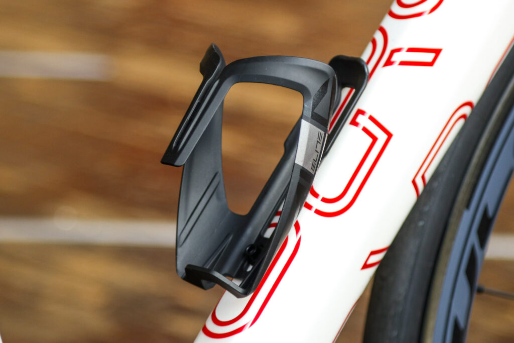 Elite Ala Stealth Resin bottle cage – 2.jpg