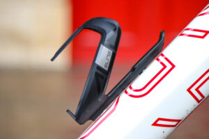 Elite Ala Stealth Resin bottle cage - 3.jpg