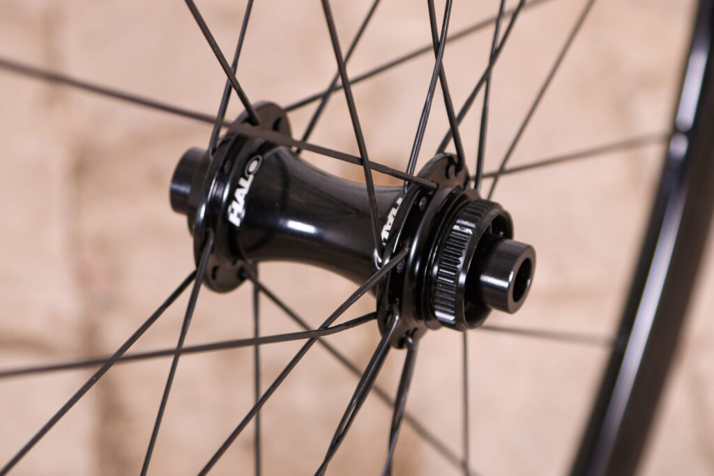 Halo Devaura Disc RD2 700c wheelset – front hub.jpg