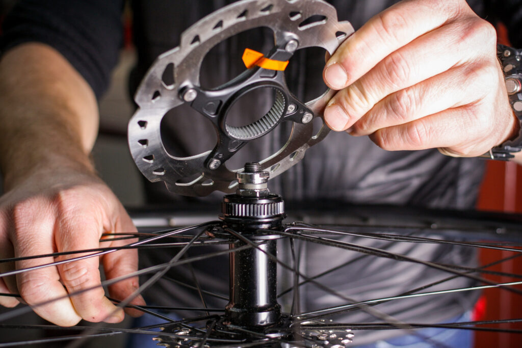 How to fit disc rotors 05