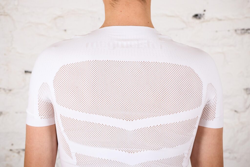 Megmeister Drynamo Base Layer Short Sleeve – shoulders.jpg