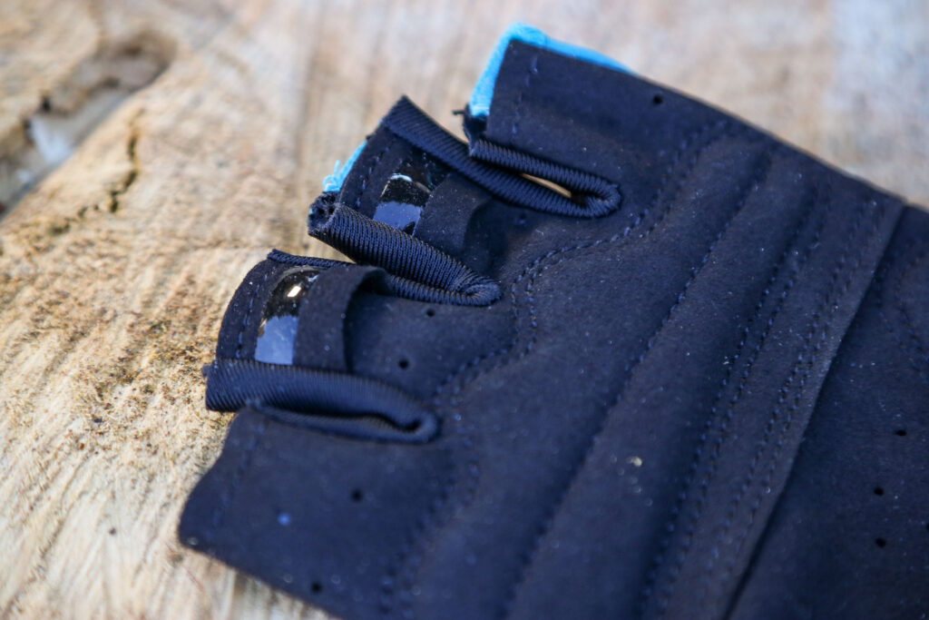 2020 Altura Club mitt – finger detail.jpg
