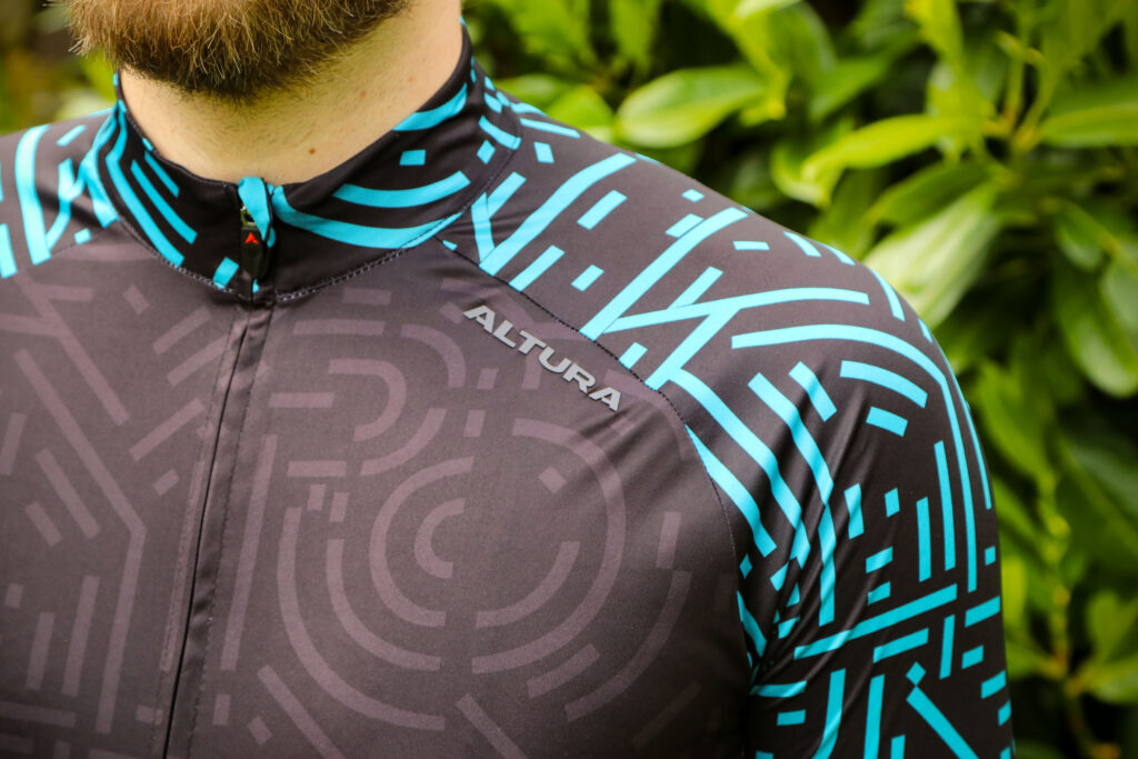 2020 Altura Icon Osaka short sleeve jersey – shoulder.jpg